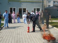 Huzur evi personelineyangin ve kurtarma eğitimi verildi.