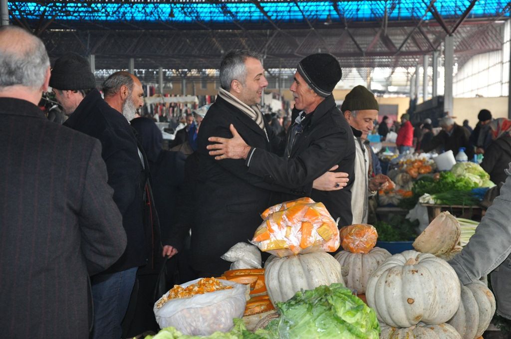 Babaoğlu Pazaryeri esnafını gezdi