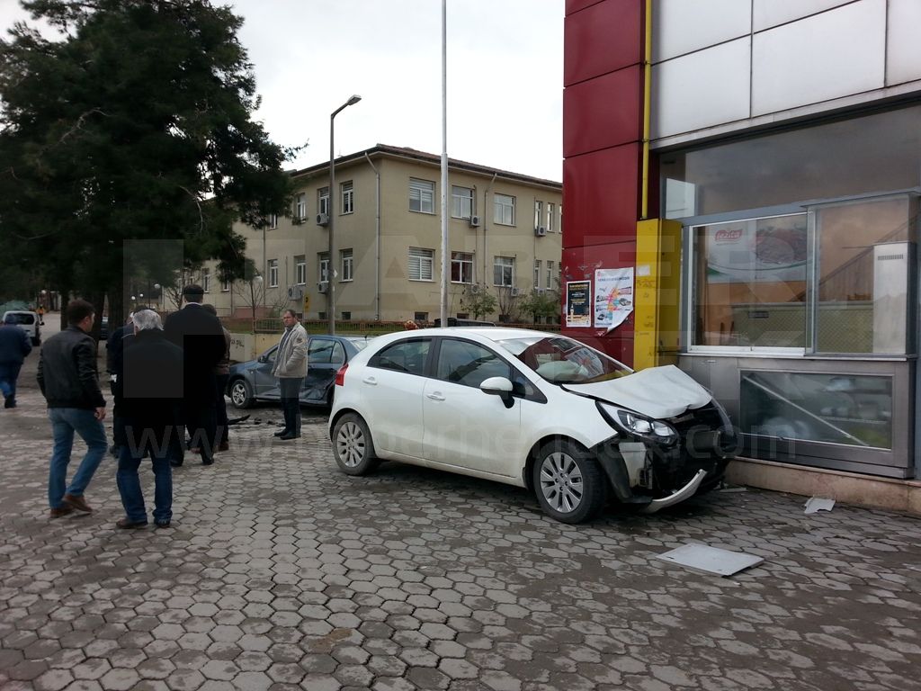 Hendek’te Kaza 2 Yaralı