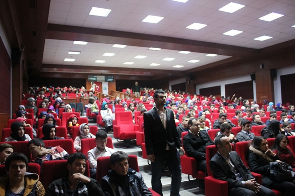 Öğrencilere "Sınav Öncesi ve Sınav Anı Bilincimizi Etkin Kullanma" Semineri