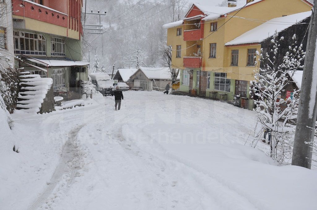 Dikmen’de Kar 30 cm’e  Ulaştı