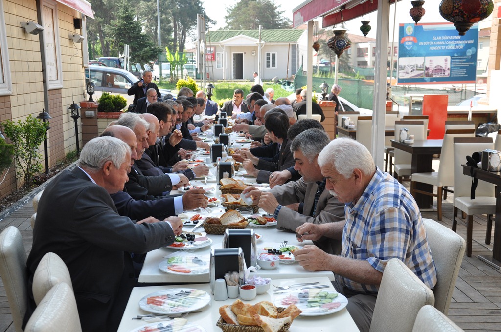 HENDEK'Lİ MUHTARLAR KAHVALTIDA BULUŞTU