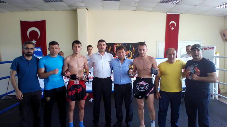 MUAY THAİ GENÇLİK KUPASI NEFESLERİ KESTİ