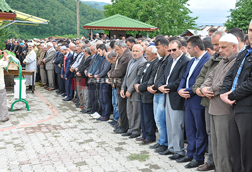 KAZADA ÖLEN ANNE VE KIZI TOPRAĞA VERİLDİ