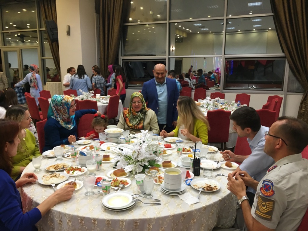 Hendek’te iftar sofraları