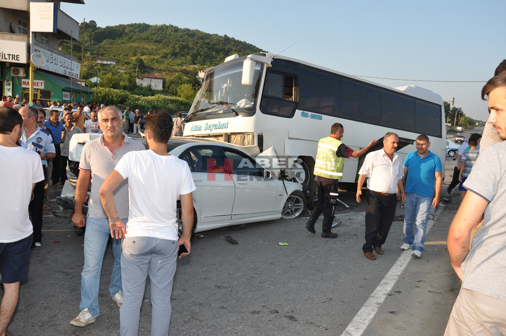 SANAYİ IŞIKLARINDA KAZA 5 YARALI