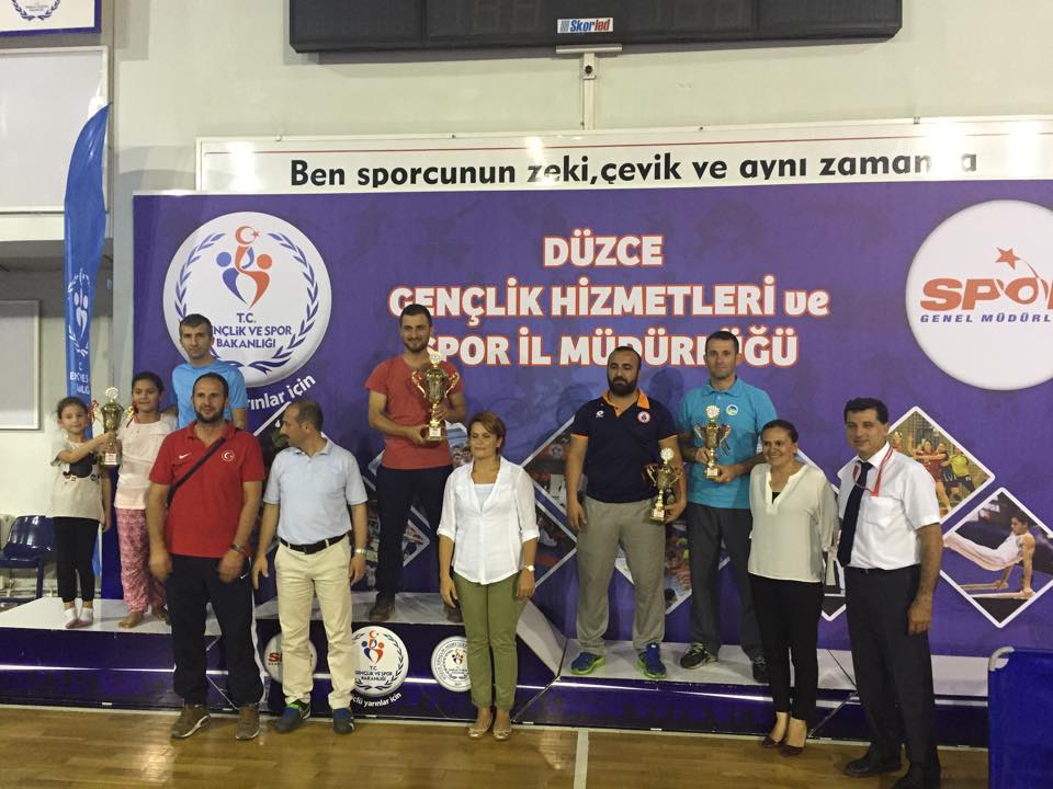 Hendek Belediyesi Karate Takımı Zirvede