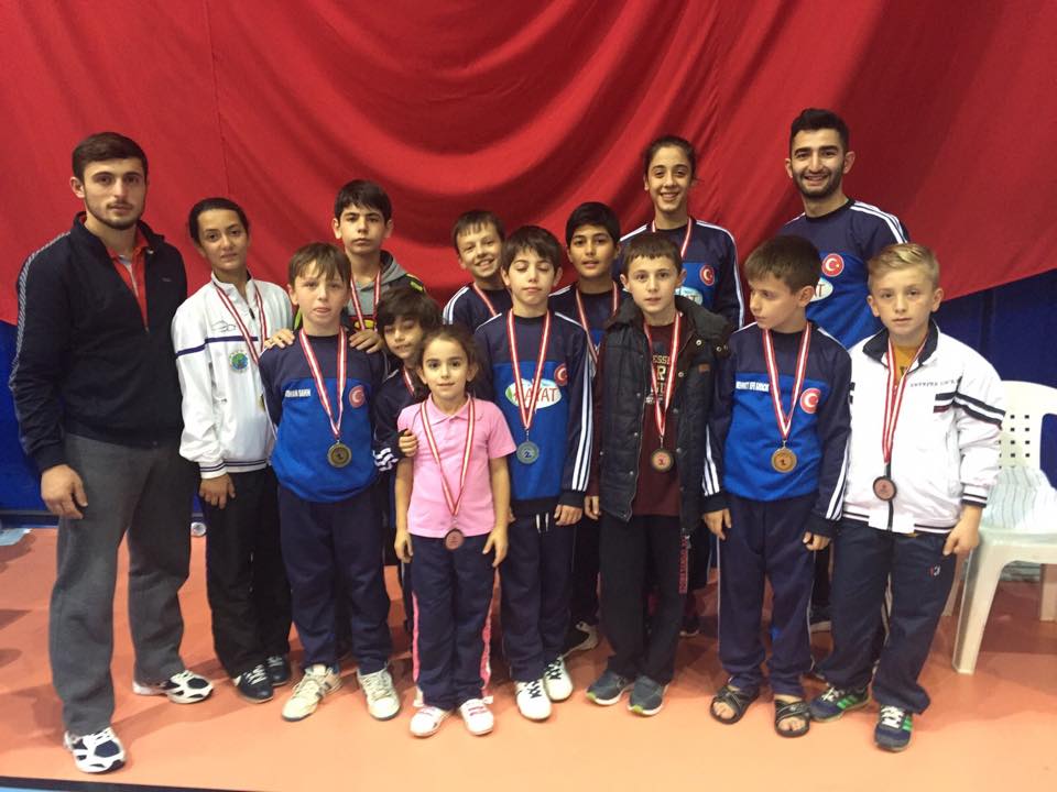 HENDEK BELEDİYESİ KARATE TAKIMI KOCAELİNİ SALLADI