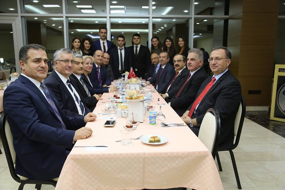 Öğretmen Adayları Öğretmenleri Günü’nü Coşkuyla Kutladı