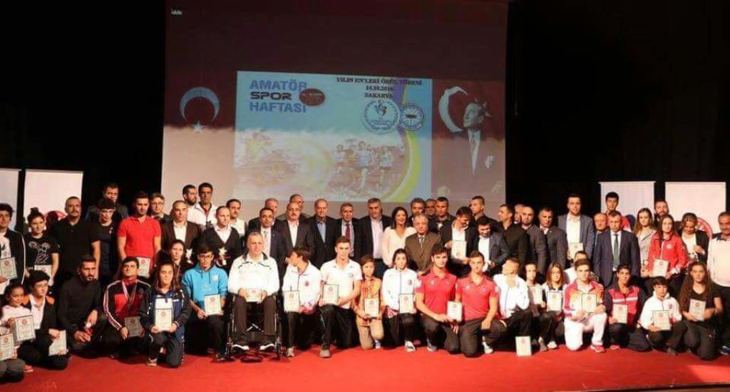 Muay Thai, Karate ve Güreşçiler Ödüllerini Aldı