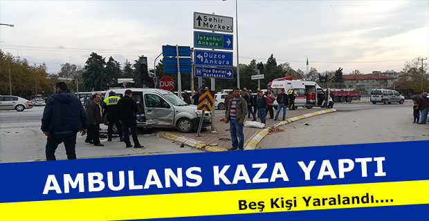 Ambulans Kaza Yaptı 5 Kişi Yaralandı