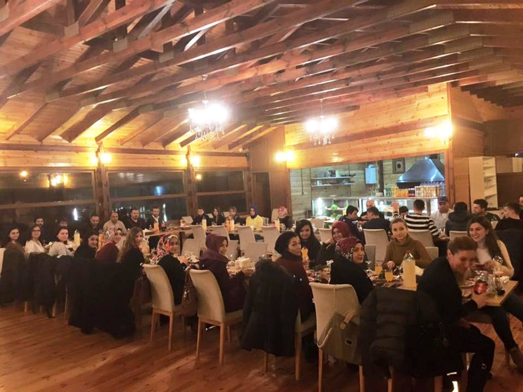 AVM Atlantis kaynaşma yemeğin de bir araya geldi