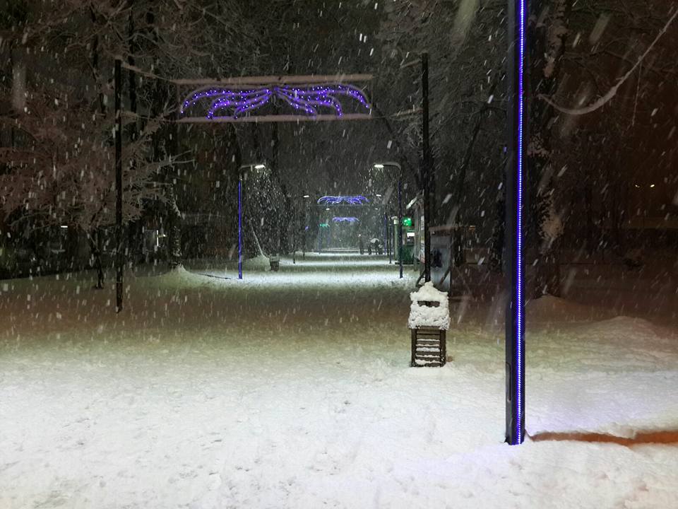 Hendek’te Kar Giderek Etkisini Gösteriyor.