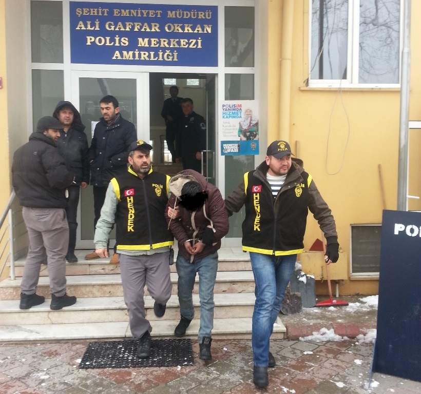Polis, Bonzai Almaya Giden Şahsı Enseledi