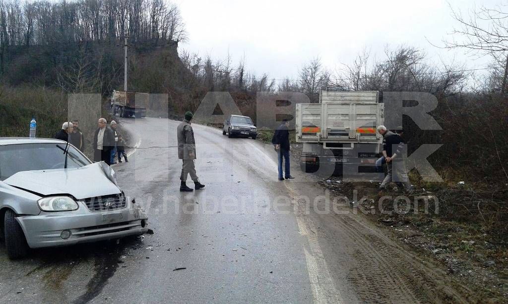 Otomobil ile Kamyon Çarpıştı iki kişi yaralandı