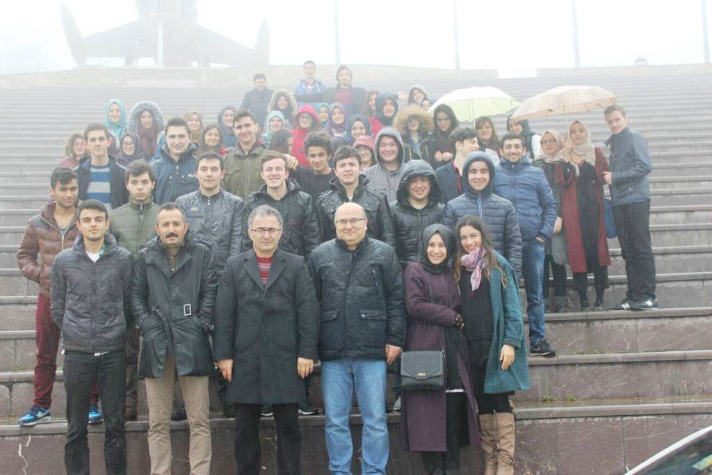 Akyazı Anadolu Lisesi Bayraktepede Moral Depoladı