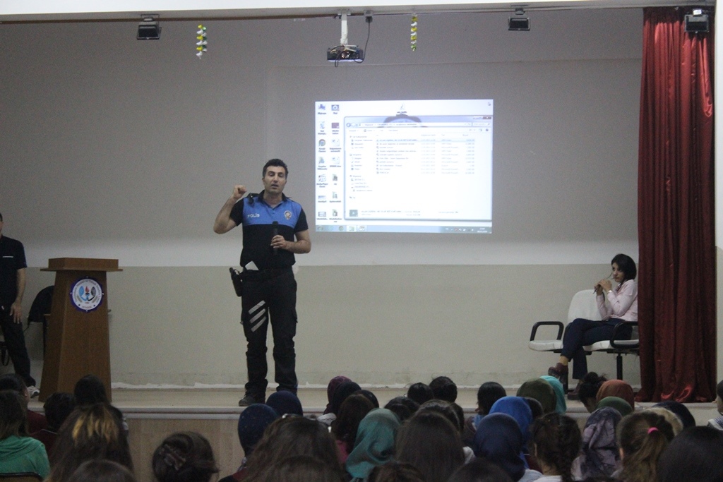 Uyuşturucu Seminerinde Gözyaşları Sel Oldu