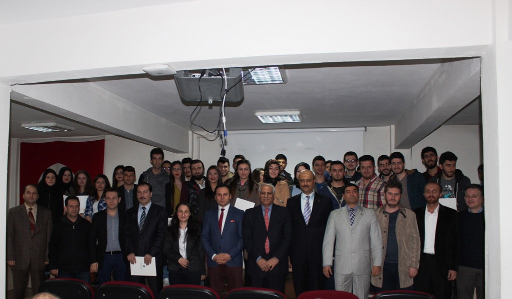 Hendek MYO’da Onur Öğrencileri Törenle Belgelerini Aldı