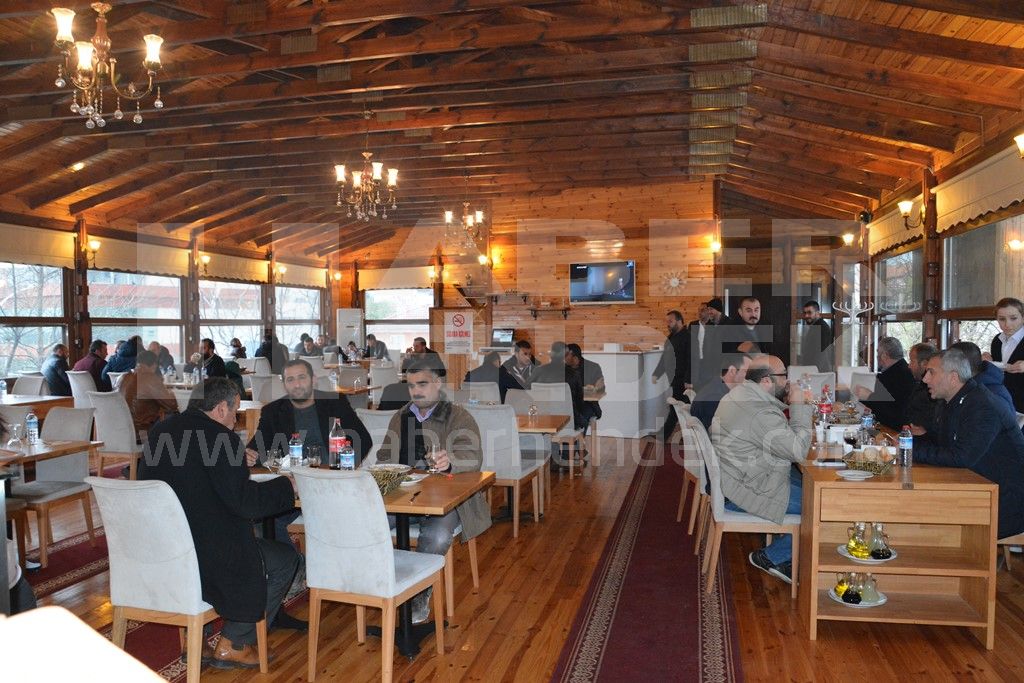 Tutkunlar Yapı 18. Yılını Yemekle Kutladı