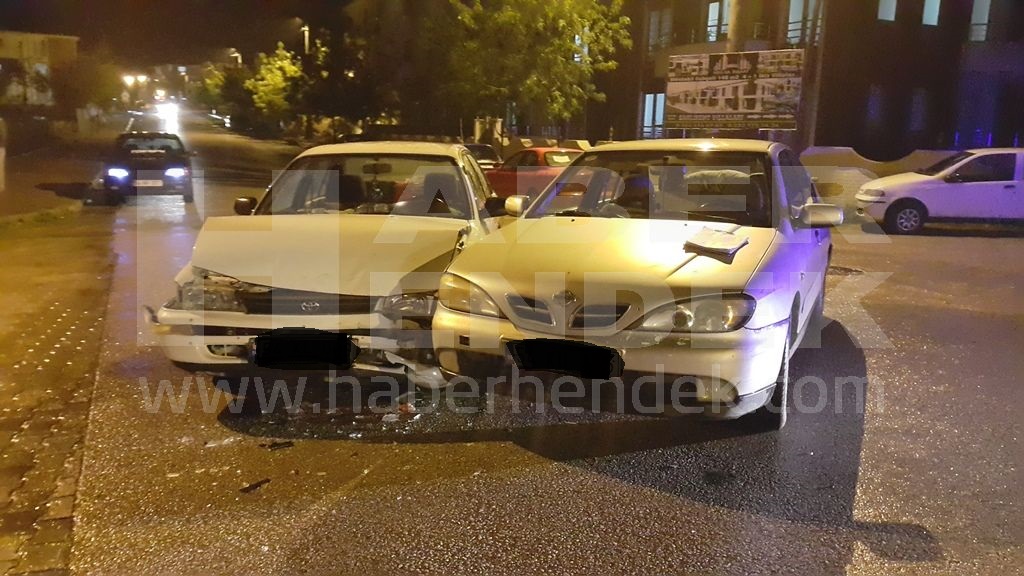 İki Otomobil Çarpıştı 1 Yaralı