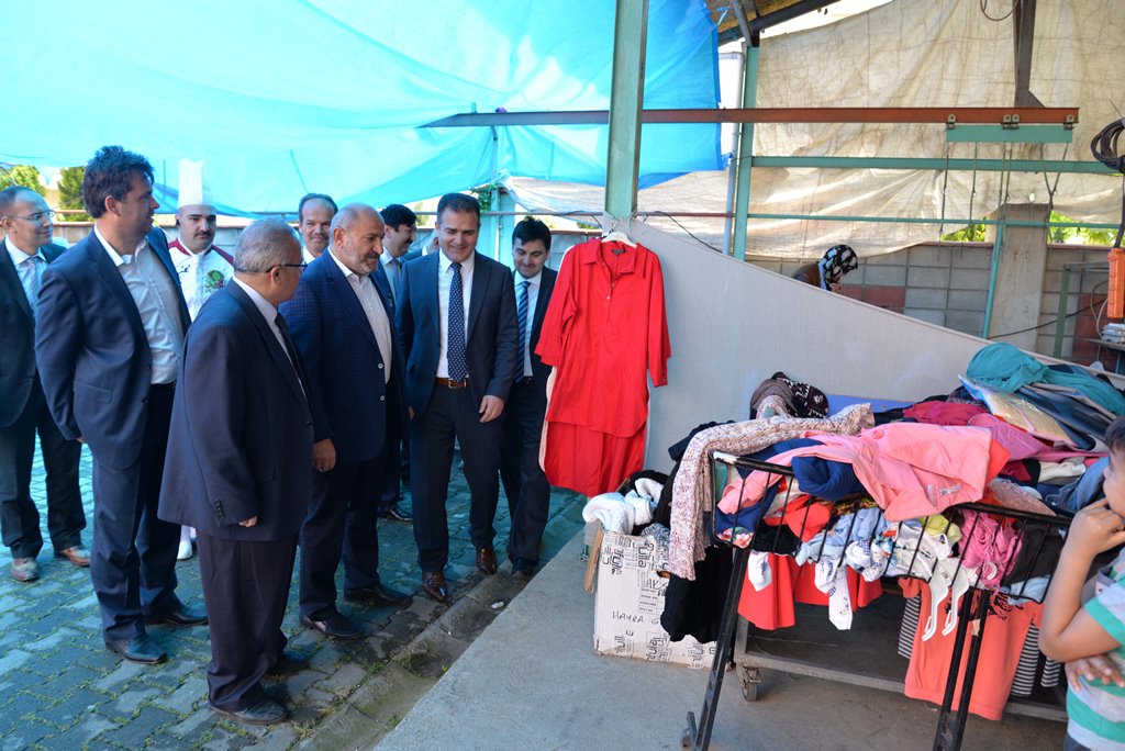 Hendek’te hayır çarşısı açıldı