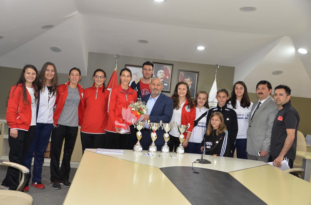 Şampiyon voleybol takımından ziyaret