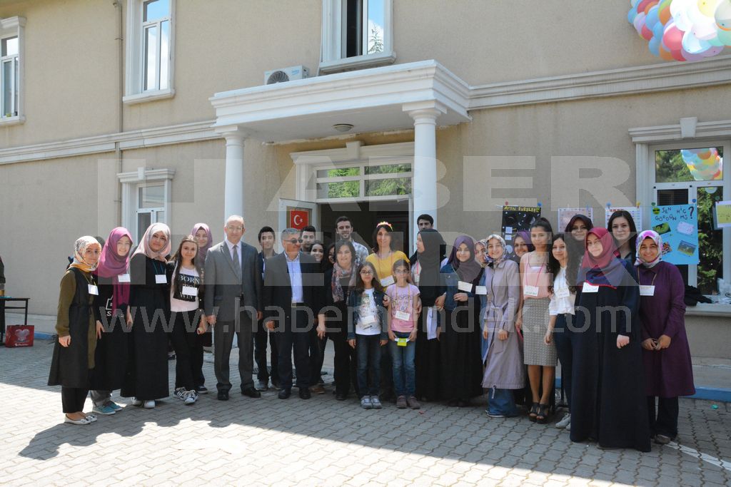 Eğitim Fakültesi Öğrencilerinden Bilim Şenliği