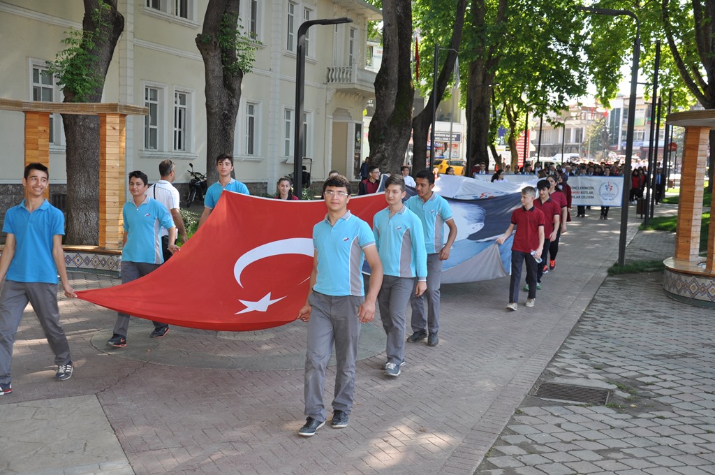 Hendek’te Gençlik Haftası Coşku İle Kutlandı