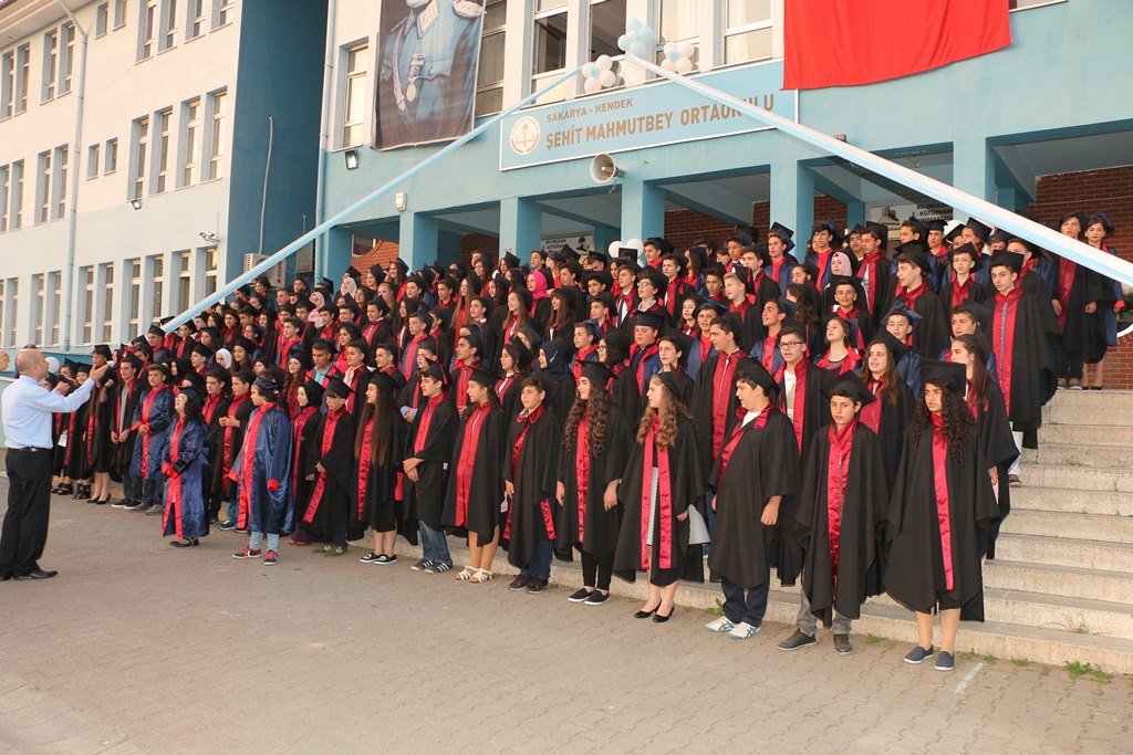 Şehit Mahmutbey'de Mezuniyet Coşkusu‏