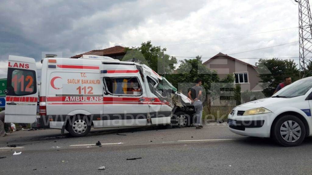 Ambulans Kaza Yaptı