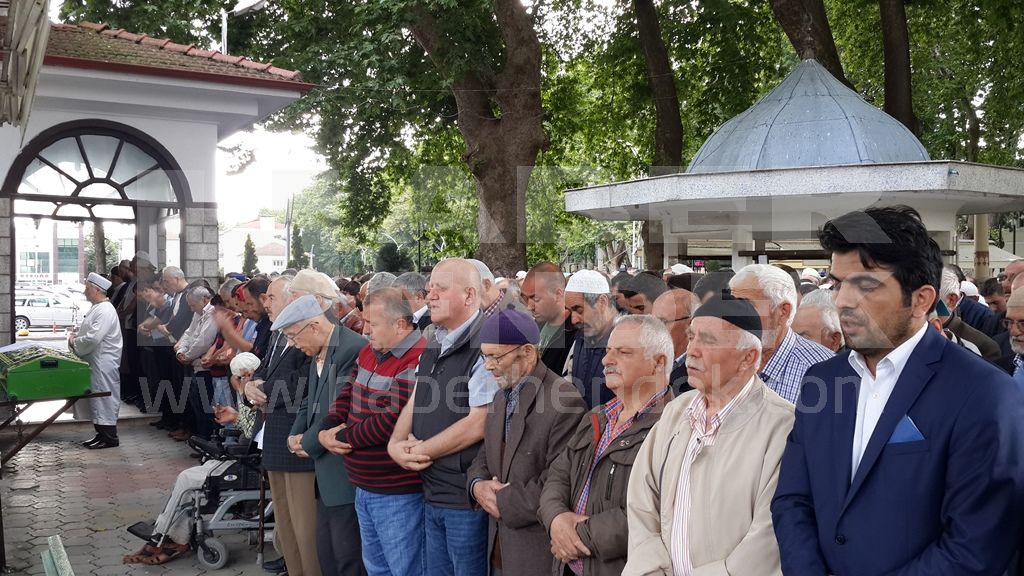 Ayşe Teyze, Dualarla Son Yolculuğuna Uğurlandı