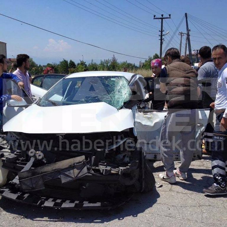 Tır Otomobile Çarptı 1 Kişi Yaralandı
