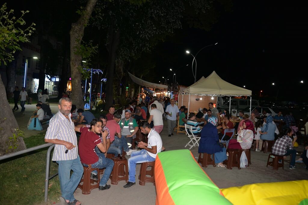 Kardeşlik şehri Hendek’te dolu dolu Ramazan