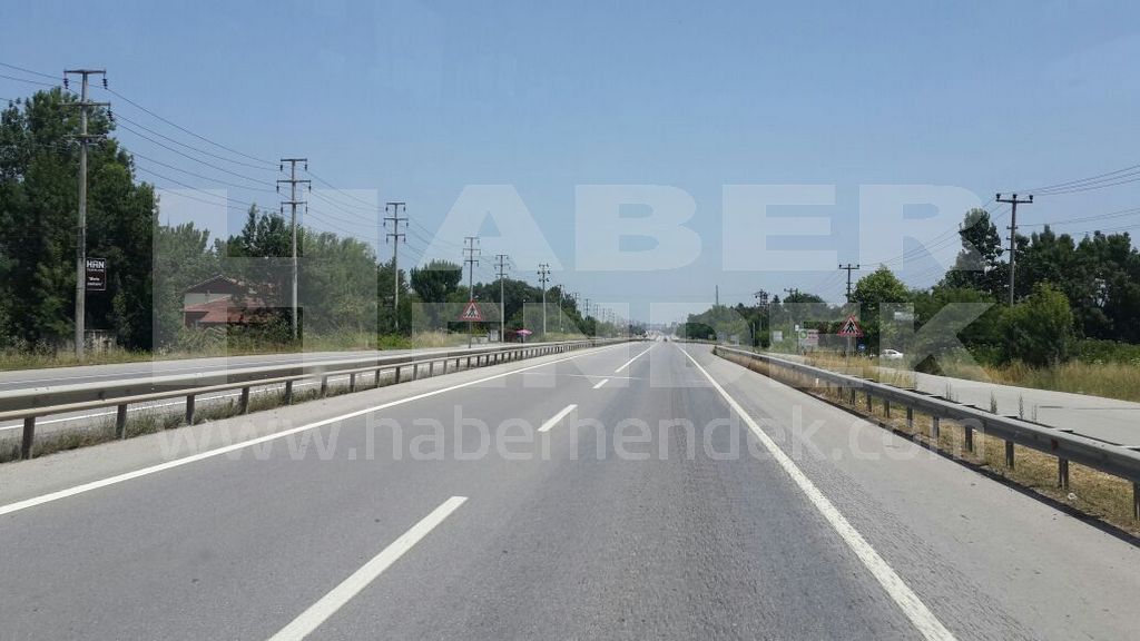İki Kişiye Mezar Olan Bu Yola Neden Geçit Yapılmıyor