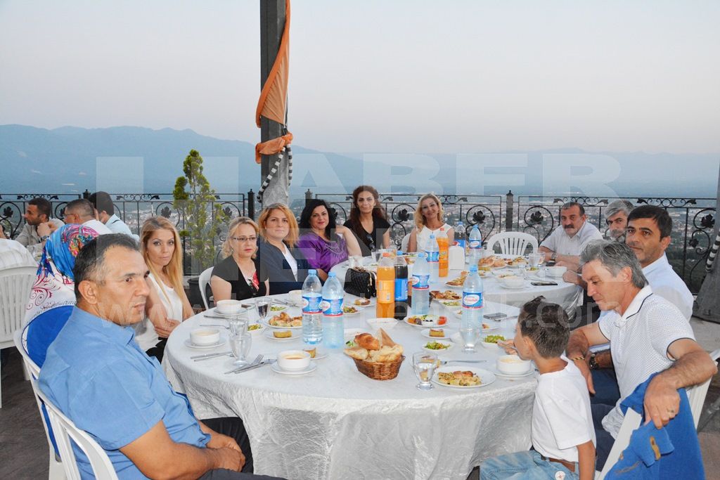 El Ele Engelliler Derneği İftarda Bir Araya Geldi