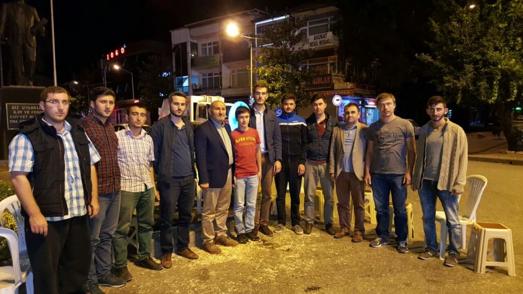 Hendek gençliği nöbeti bırakmıyor