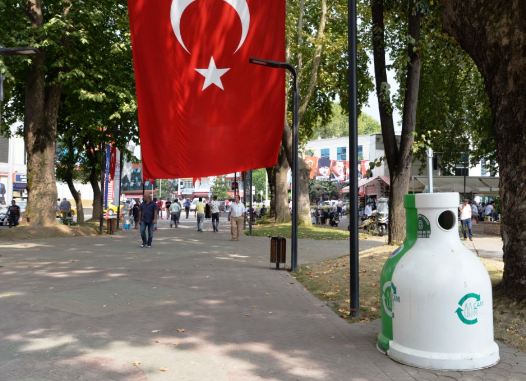 Cam atıklar kumbaraya