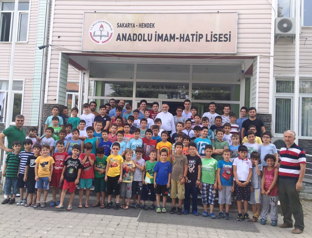 İrfan Mektebi Öğrencileri Şehit ve Gazi Ailelerini Unutmadı