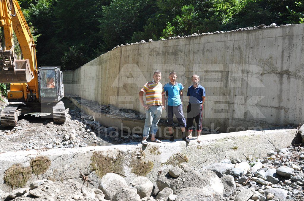 Zirvede Sele Karşı İstinat Duvarı