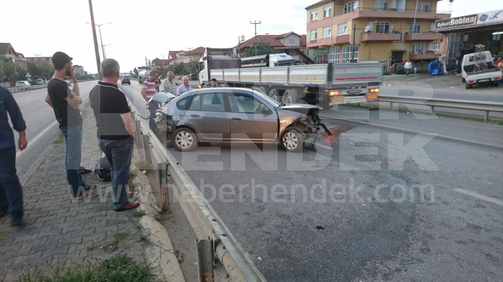 Tır’a çarpan Otomobilde Büyük Çapta Maddi Hasar Meydana Geldi