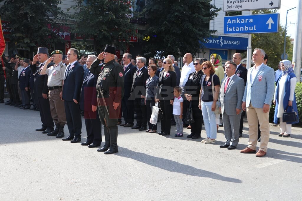 HENDEK’TE GAZİLER GÜNÜ KUTLANDI