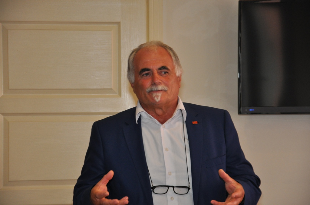 Azak; Hendek Öğretmenevinde Ne Oluyor?