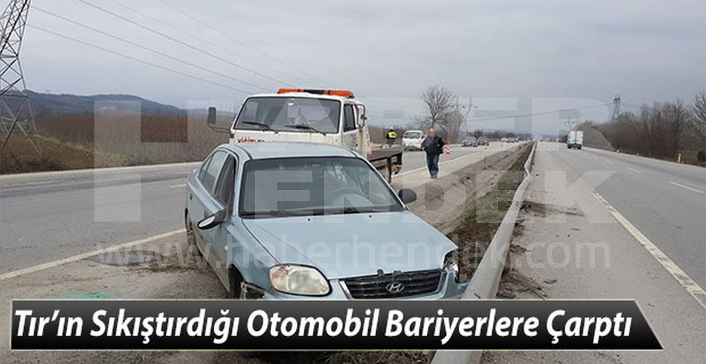 Tır’ın Sıkıştırdığı Otomobil Bariyerlere Çarptı