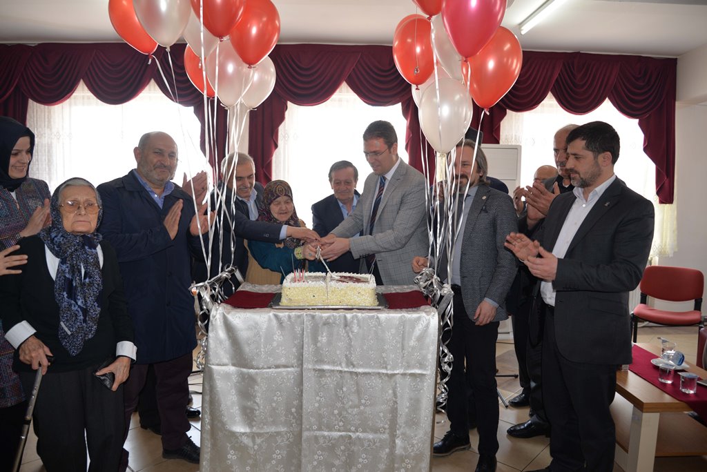 Huzurevi sakinleri Günlerini kutladı