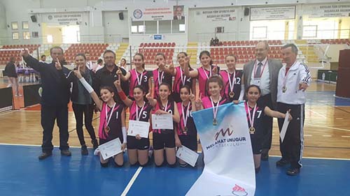 KÜÇÜKLER VOLEYBOL MÜSABAKALARI SONA ERDİ