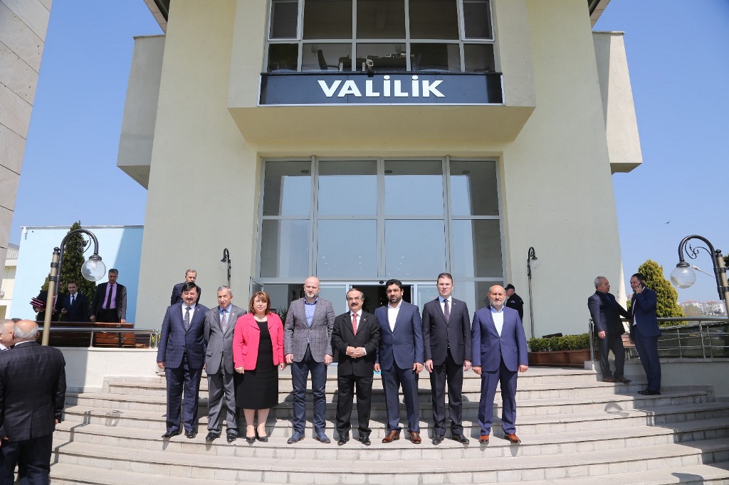 Hendek’li iş adamı Sunman İmam Hatip Ortaokulu Yaptırıyor