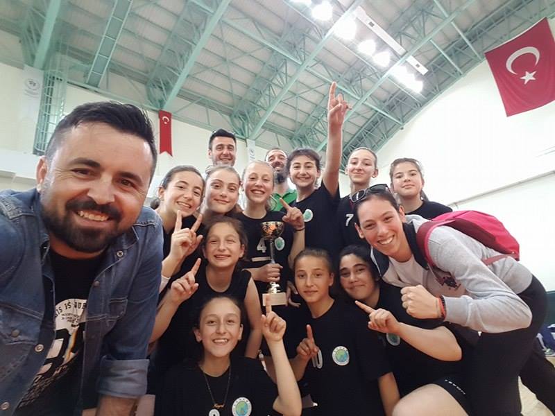 Hendek’te Mini Voleybol Senliği Yapıldı