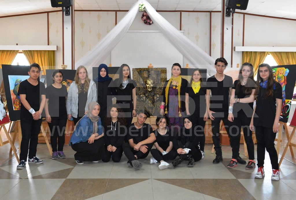 Hendek Lisesi Öğrencilerinin Resimleri Takdir Topladı
