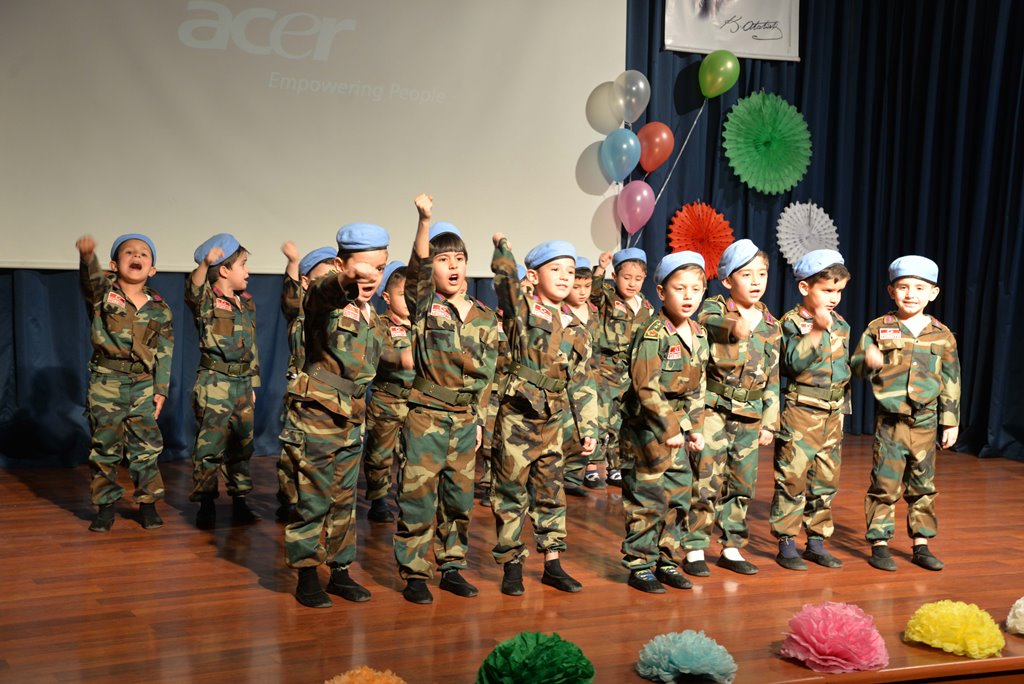 İrfan Mektebinin Miniklerinden Muhteşem Gösteriler