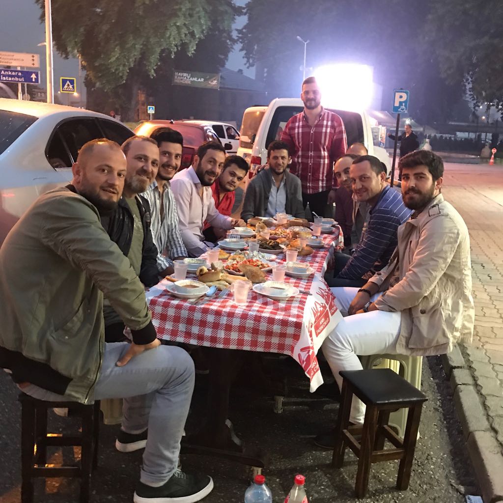 HENDEK İLÇE MERKEZİNDE ESNAF İFTARI